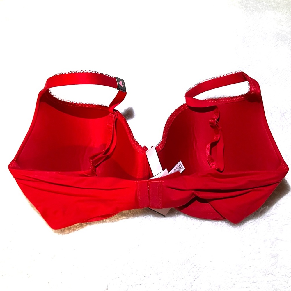 Red bra - Picture 2 of 4